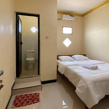 בניוואנגי Palace Syariah Homestay Redpartner מראה חיצוני תמונה