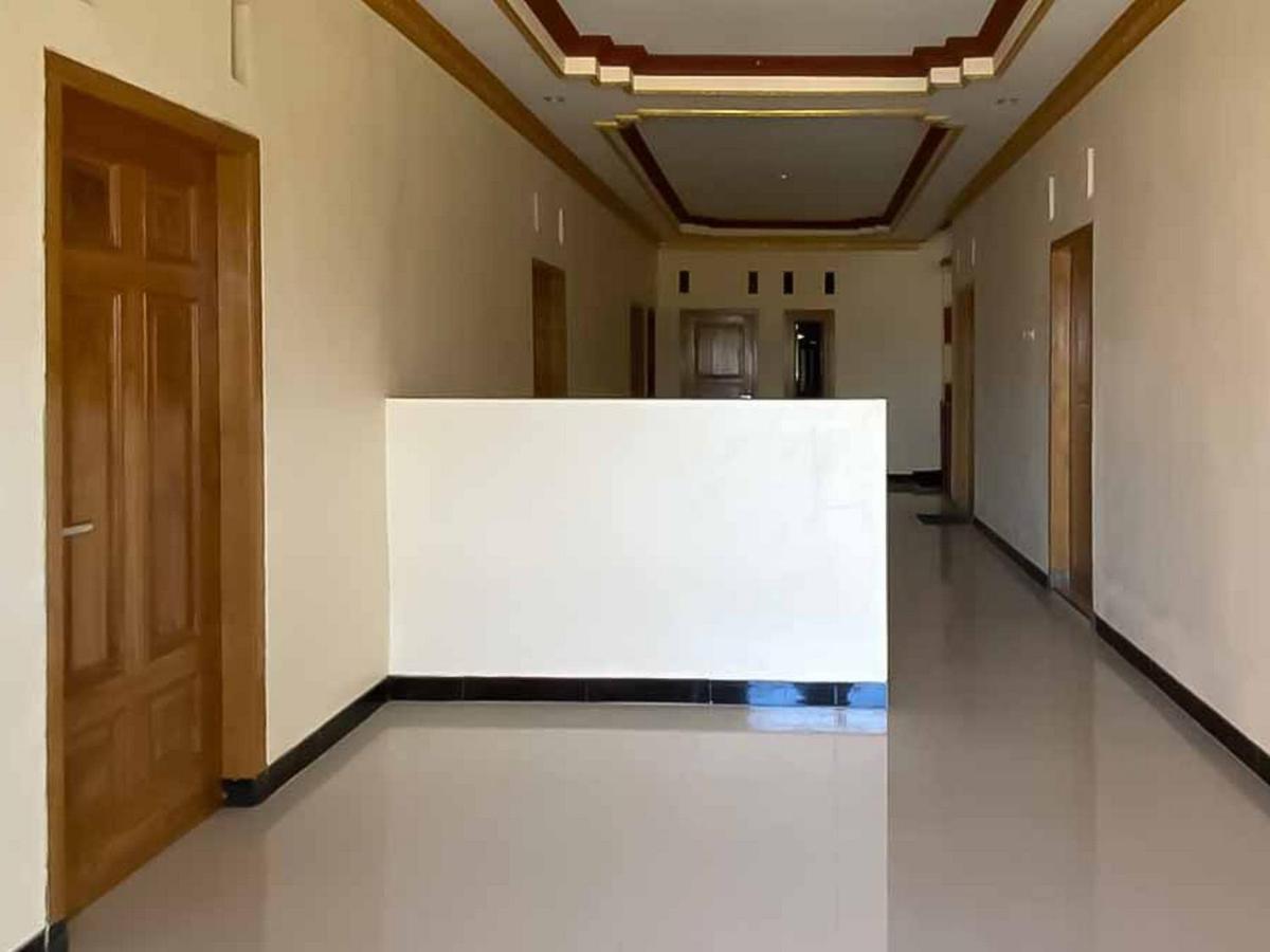 בניוואנגי Palace Syariah Homestay Redpartner מראה חיצוני תמונה