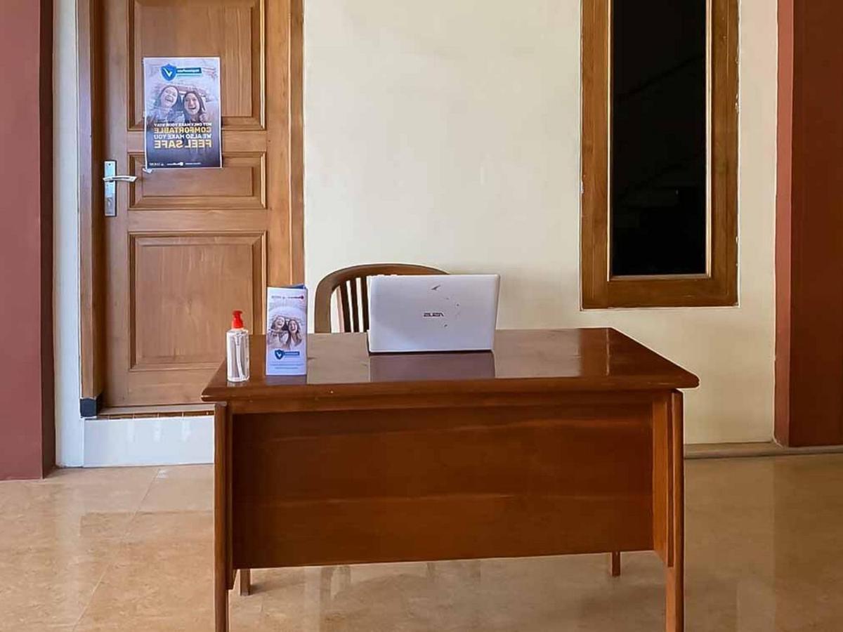 בניוואנגי Palace Syariah Homestay Redpartner מראה חיצוני תמונה