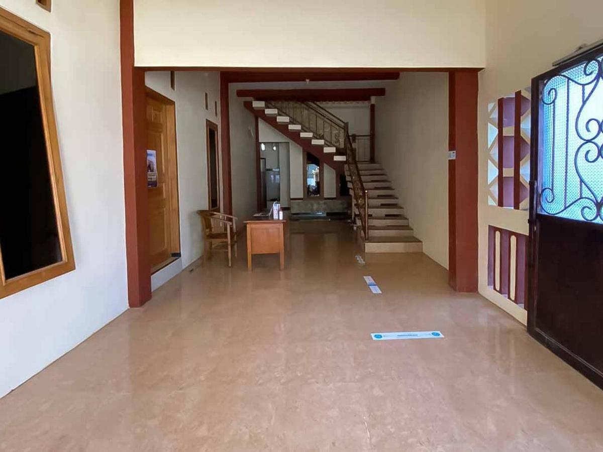 בניוואנגי Palace Syariah Homestay Redpartner מראה חיצוני תמונה