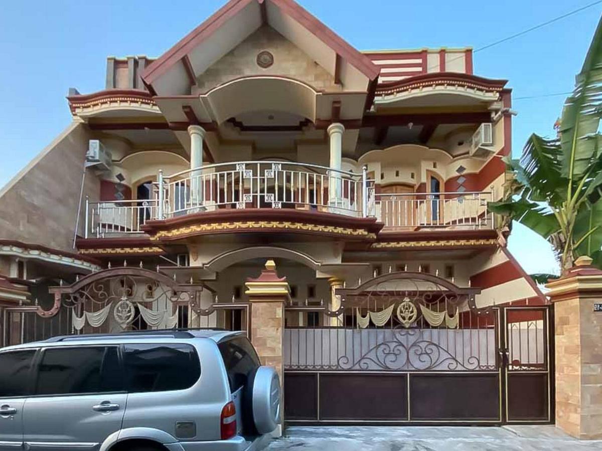 בניוואנגי Palace Syariah Homestay Redpartner מראה חיצוני תמונה