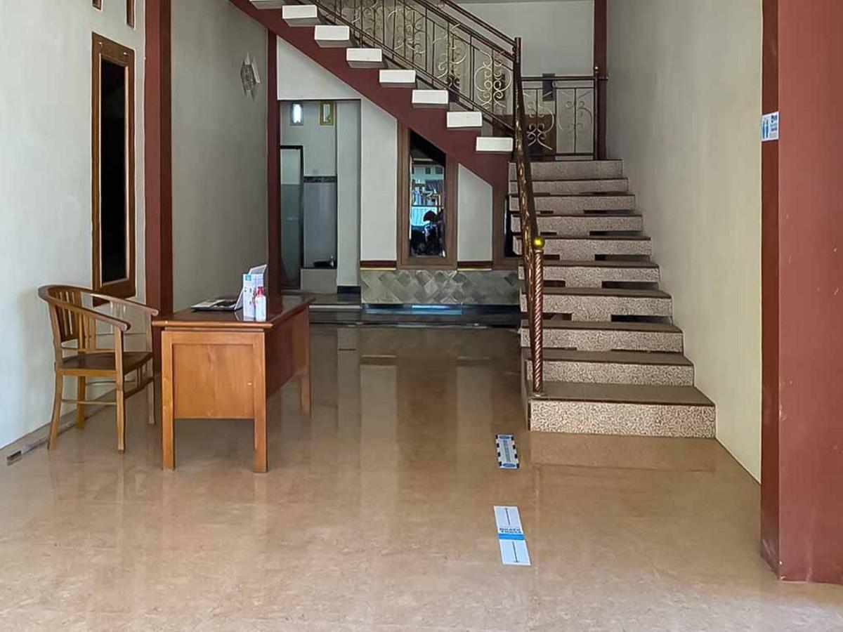 בניוואנגי Palace Syariah Homestay Redpartner מראה חיצוני תמונה