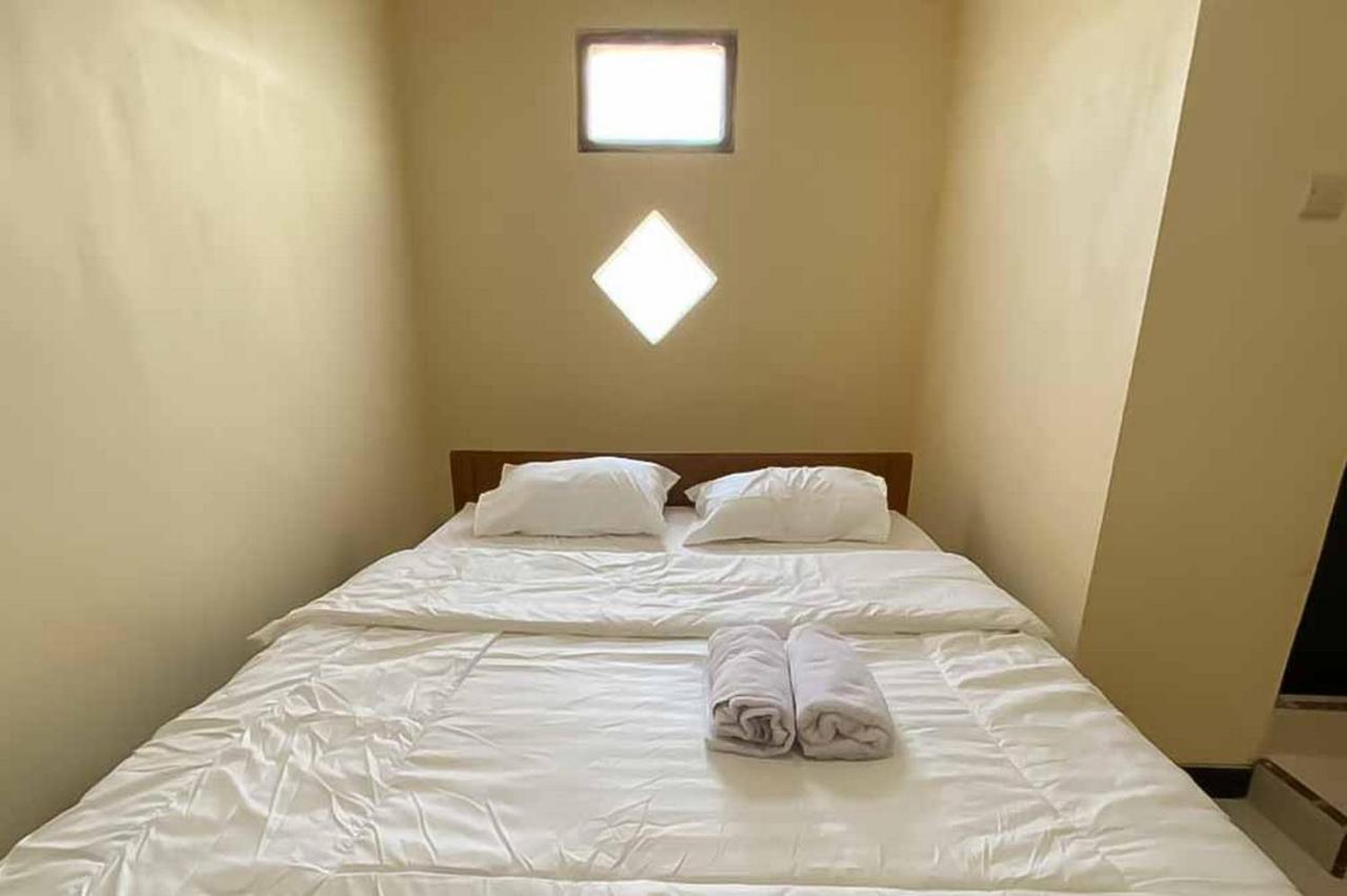 בניוואנגי Palace Syariah Homestay Redpartner מראה חיצוני תמונה